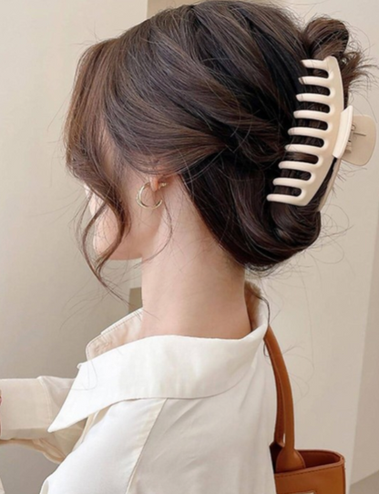 Talia Neutral Claw Clip